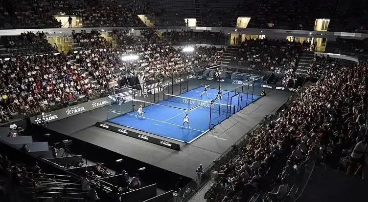 La majestuosidad del Foro Itálico durante el Major Premier Padel de Roma. Un escenario donde la pasión italiana se encuentra con el rendimiento explosivo y el diseño de alta gama en cada Pala de Padel.